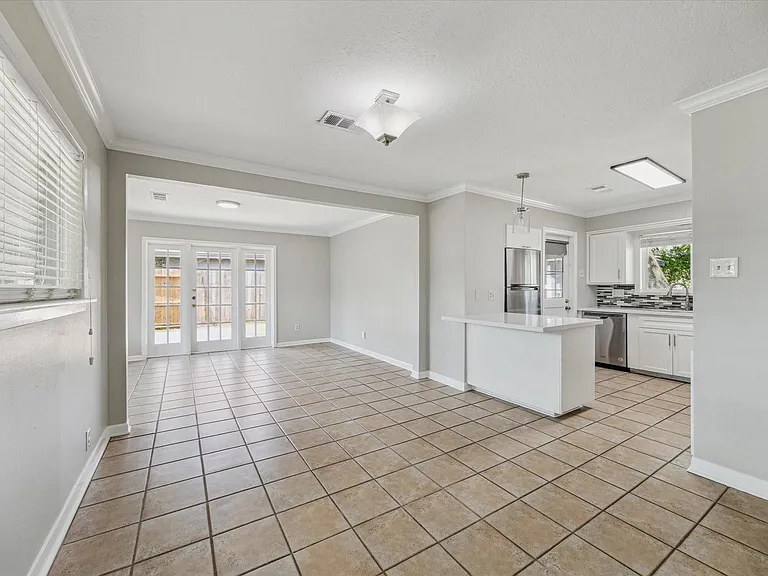 4118 Gardendale Dr — Photo 4