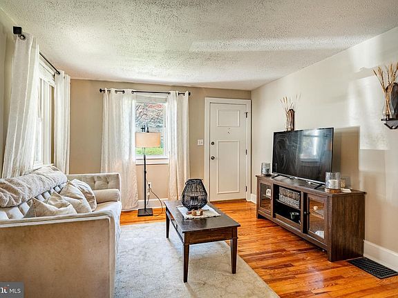 4th image of 3813 Norwood Ave
