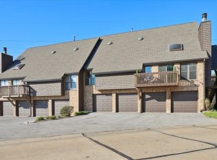 5107 Hollow Wood Ct APT D, Saint Louis, MO 63128