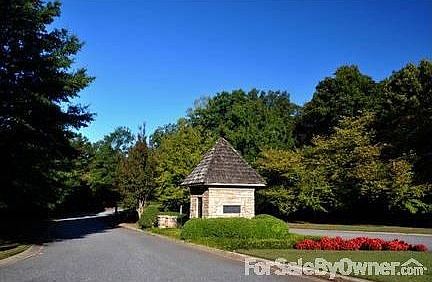 Beautiful Home, Wonderful Floor Plan
						:
						Beautiful Multi-gabled Roof, Brick Exterior