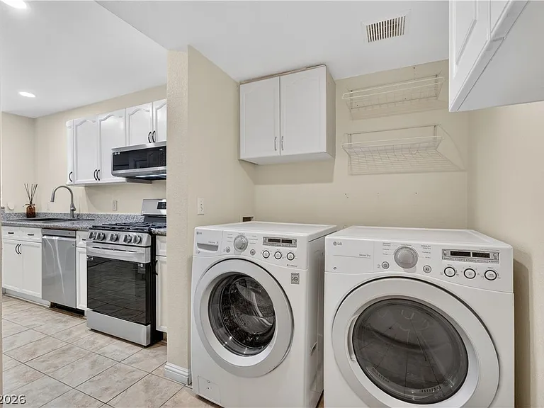 7926 Rosellen Ave — Photo 12