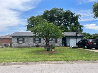 1402 Bon Air St, Van Buren, AR 72956