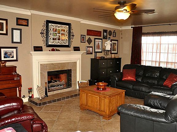 Living room view from the breakfast area... nice and open.