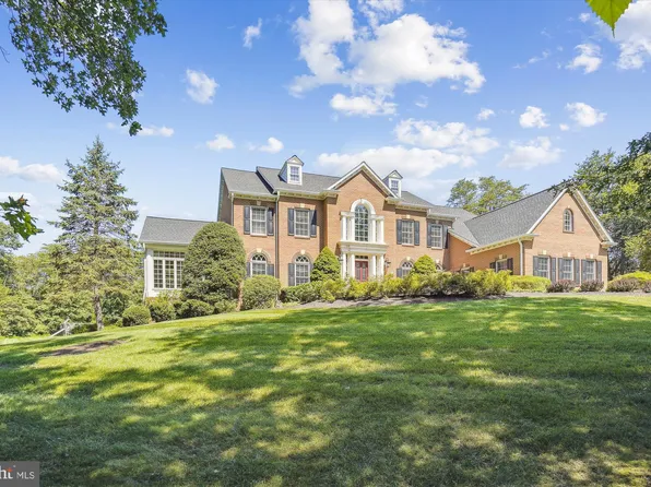 15022 Starry Night Ln, Centreville, VA 20120