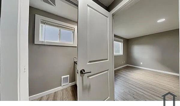 1105 S Woodlawn St — Photo 2