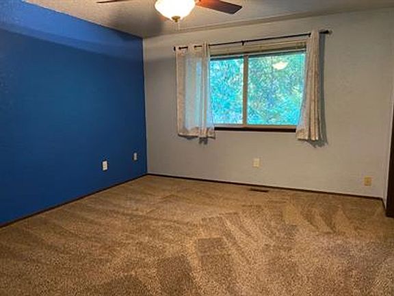 2nd image of 823 SW Castilian Dr