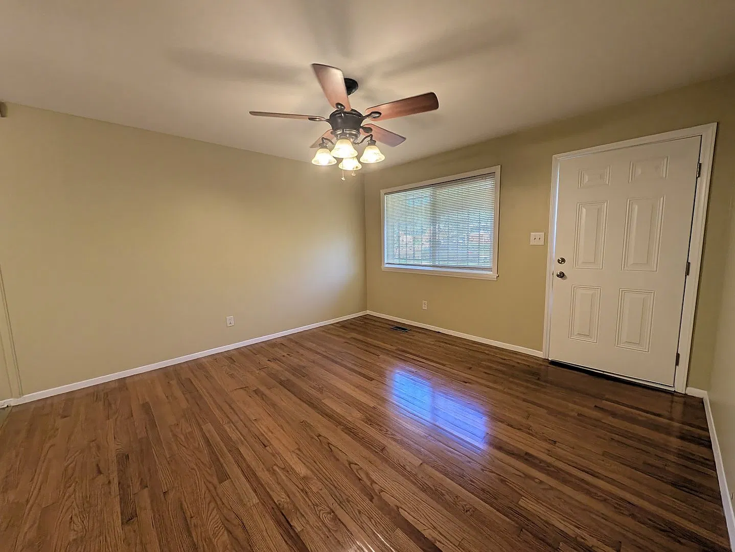 Minutes from Uptown! Updated 3 Bedroom Ranch Home! — Photo 3