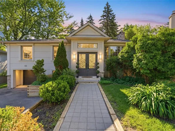 61 Lawnwood Ct, Richmond Hill, ON L4C 4T1