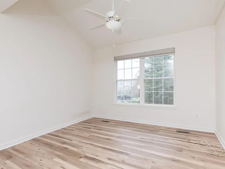 1933 Lindsay Ln — Photo 19