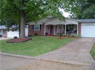3840 Greengrass Dr, Florissant, MO 63033