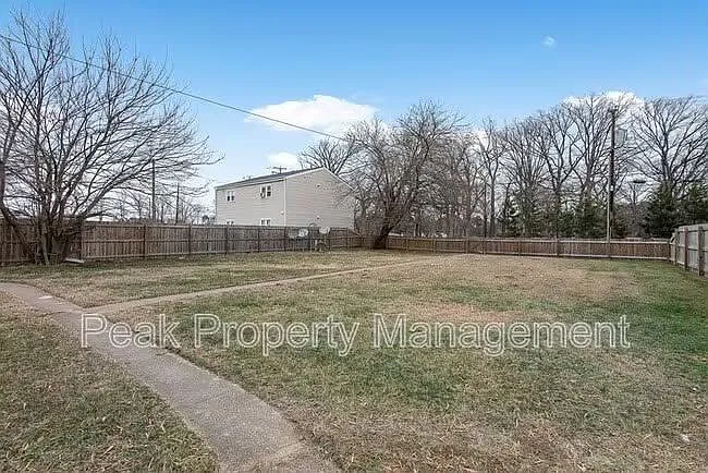 2 bed, 1.0 bath, 800 sqft, $1,200 — Photo 4