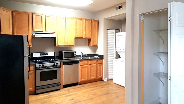 2nd image of 2919 N Milwaukee Ave #2