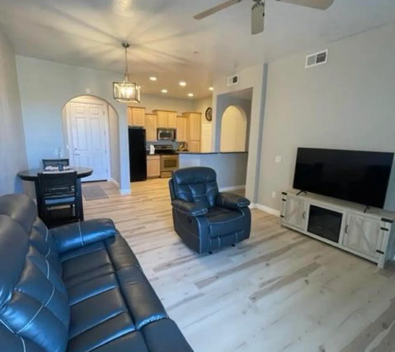 1 bed, 1.0 bath, 1040 sqft, $1,850 — Photo 3
