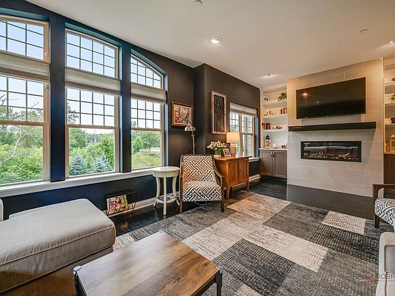 5th image of 684 Parkside Ct