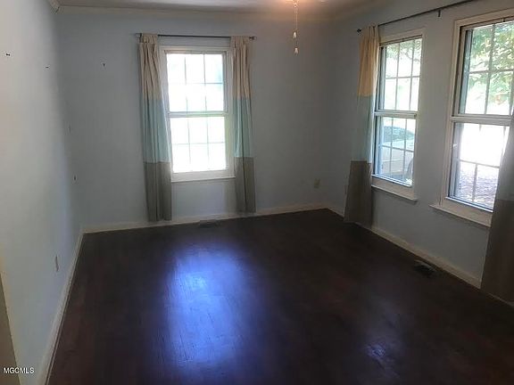 4th image of 453 Texas Ave