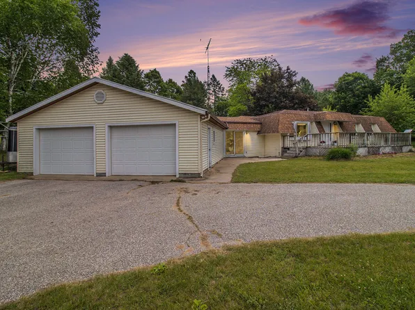 5890 N Oceana Dr, Hart, MI 49420