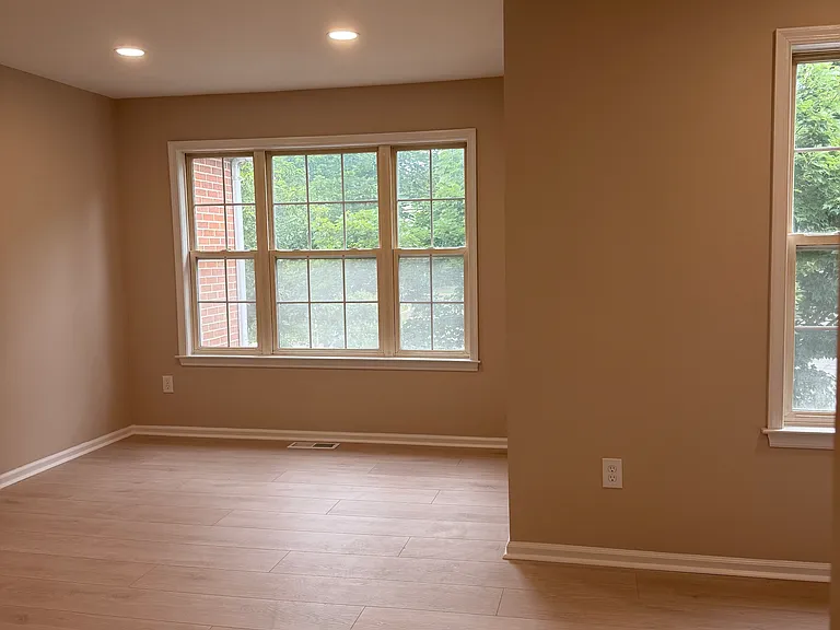 173 Queensbury Pl — Photo 8