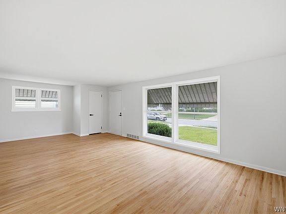 4th image of 46 Pickford Ave