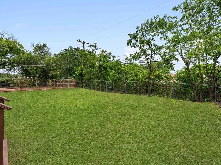 310 Sumner Dr — Photo 30