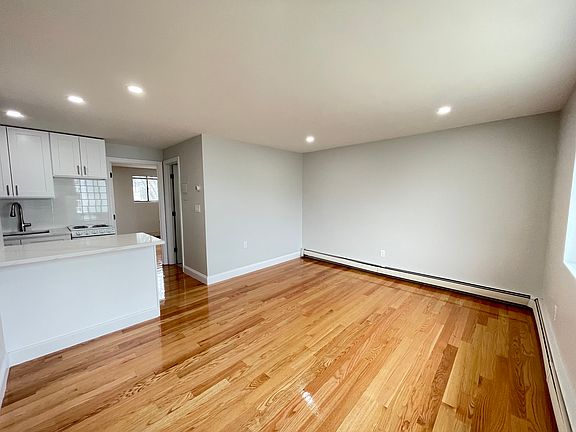 4th image of 23 Claremont Ave Suite E
