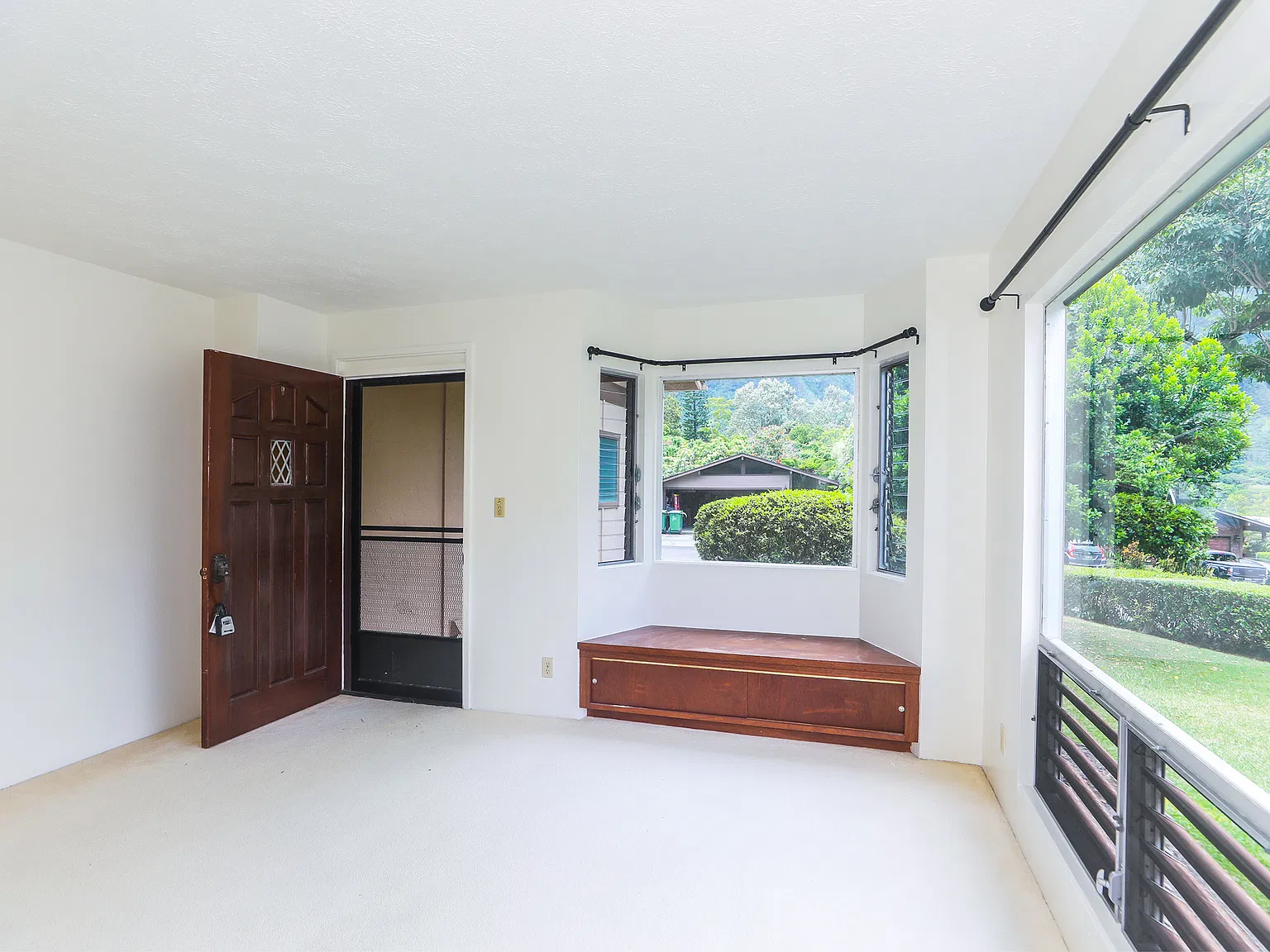 3 bed, 2.5 bath, 1589 sqft, $4,250 — Photo 4