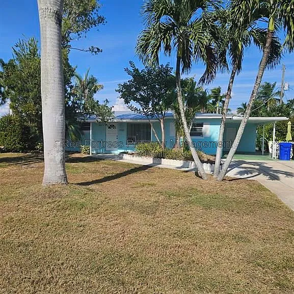 1531 Grace Ave — Photo 1