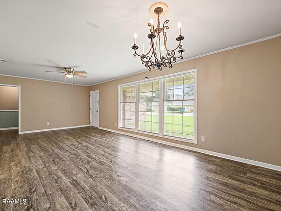 3rd image of 112 Colonial Dr