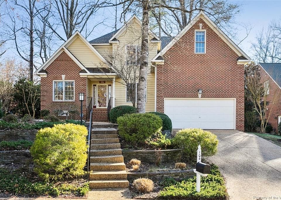 1st image of 104 Cove Point Ln