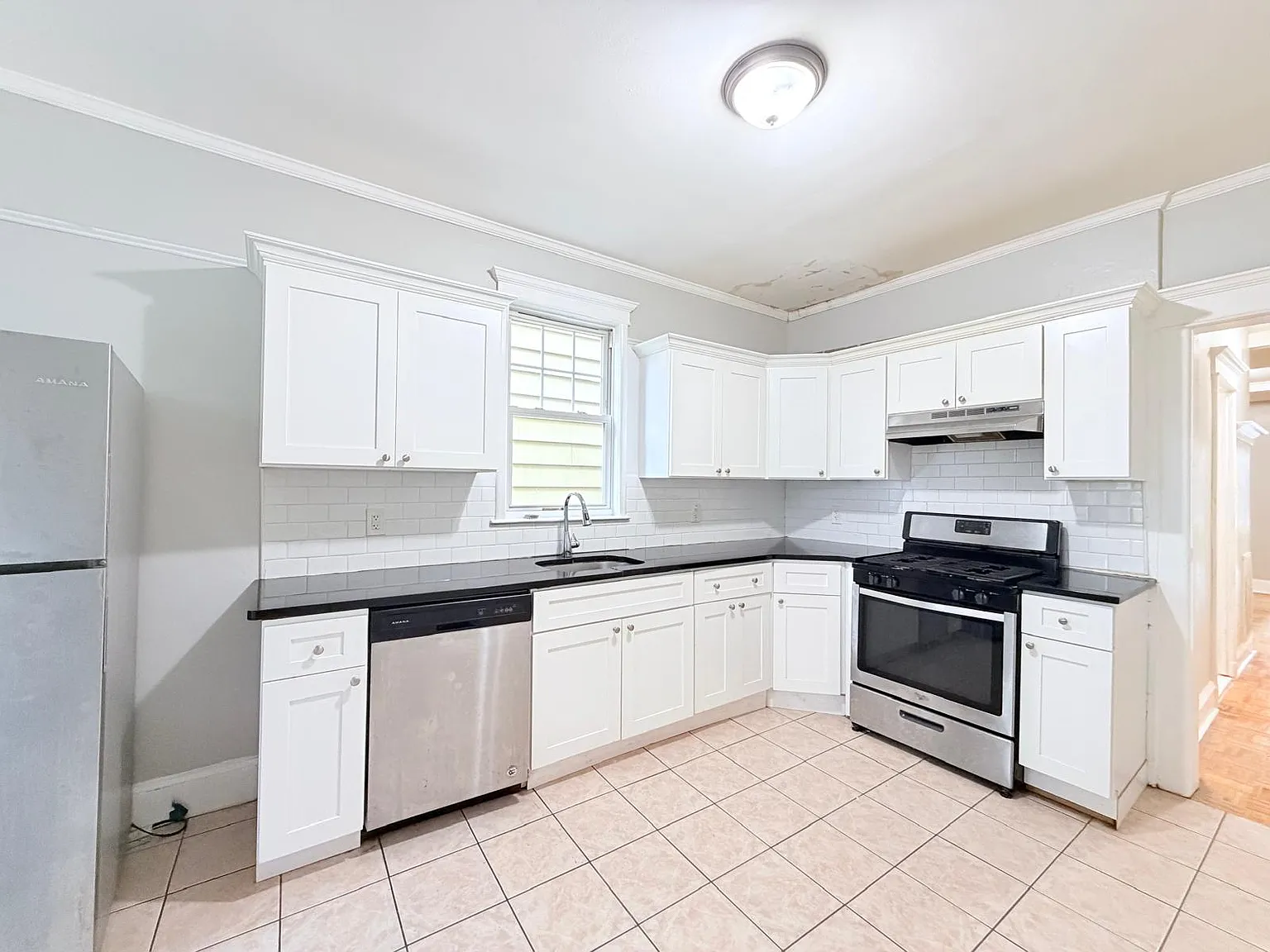 208 Grant Ave — Photo 1