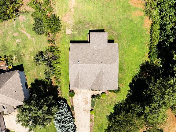 2nd image of 527 S Fredrick Way