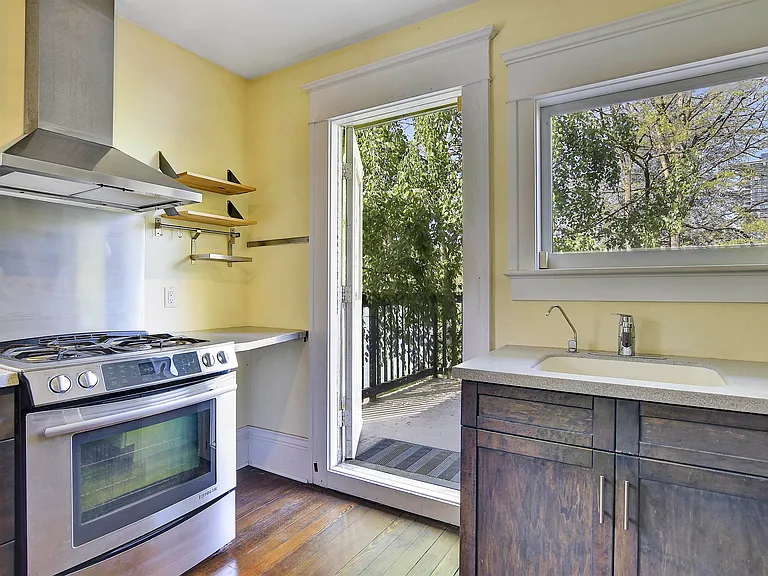 1517 Comox St #2 — Photo 7