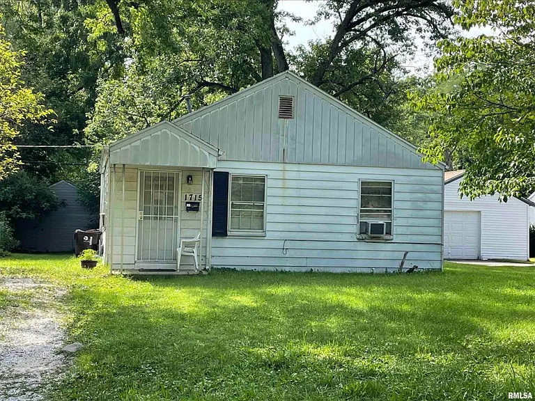 1715 N Bourland Ave — Photo 1