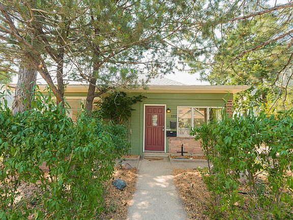 2212 Pine St Front House Exterior