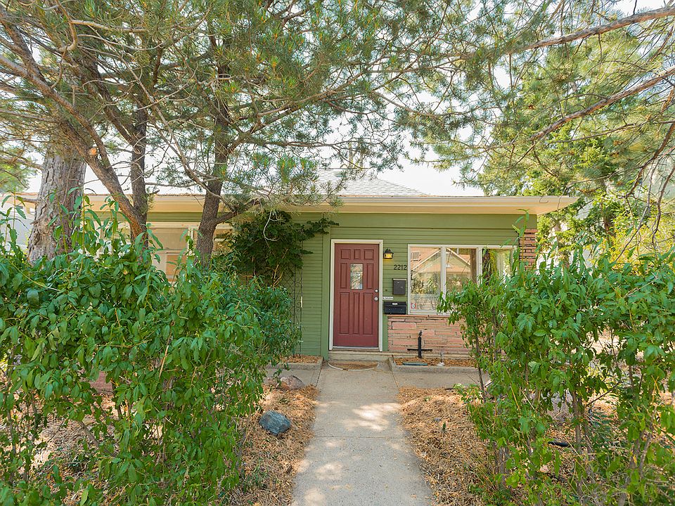 2212 Pine St Front House Exterior