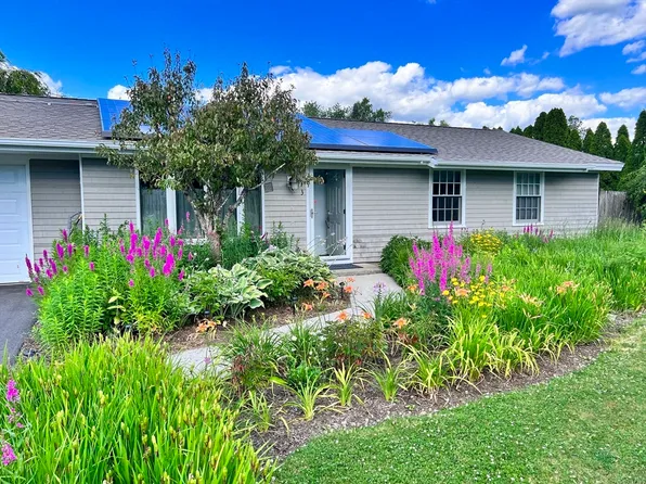 3 Mishawum Dr, Dartmouth, MA 02748