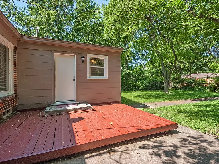 10619 Sylvia Dr — Photo 6