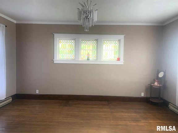 4th image of 227 W Poplar St