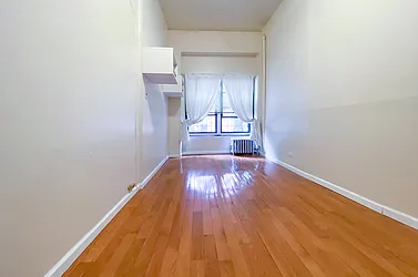 Rented by Coldwell Banker Warburg