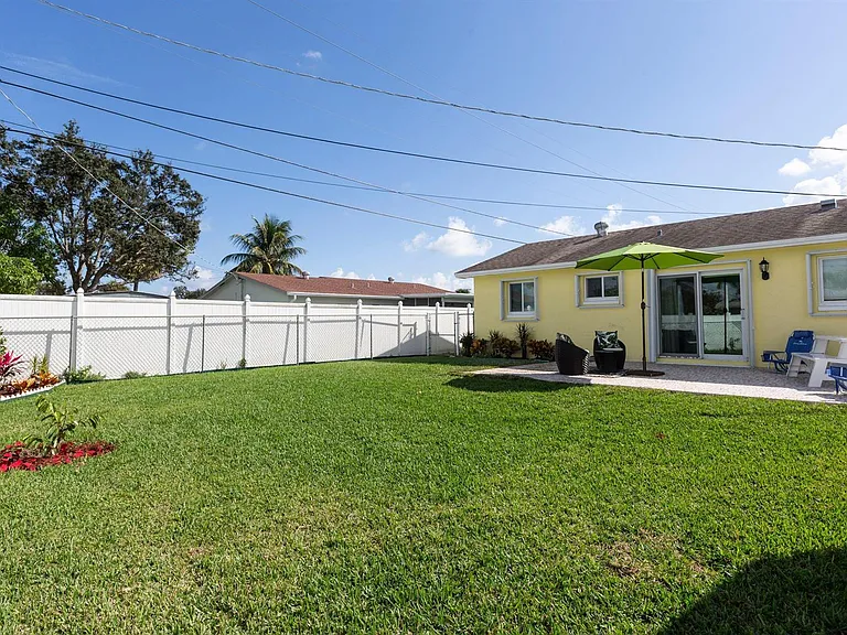 343 Balsam St — Photo 37