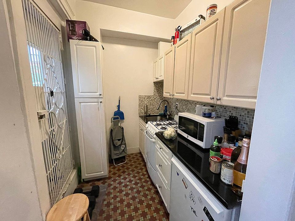 1st image of 71 Irving Pl APT 3A