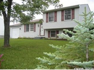 5390 Tourmaline Dr, Clay, NY 13041