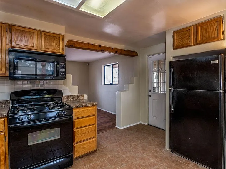 2838 Aliso Dr NE — Photo 2