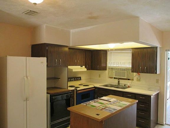 5th image of 255 W Canal Dr
