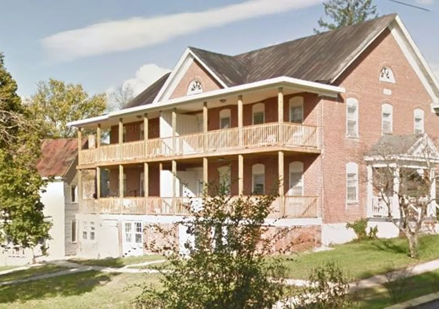 211 College Drive — Photo 1