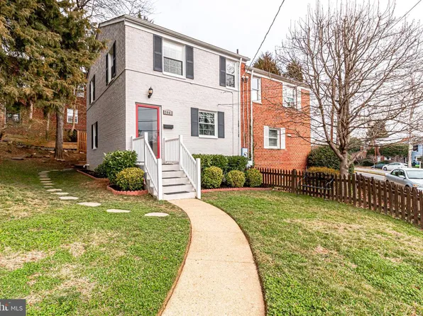 2901 Landover St, Alexandria, VA 22305