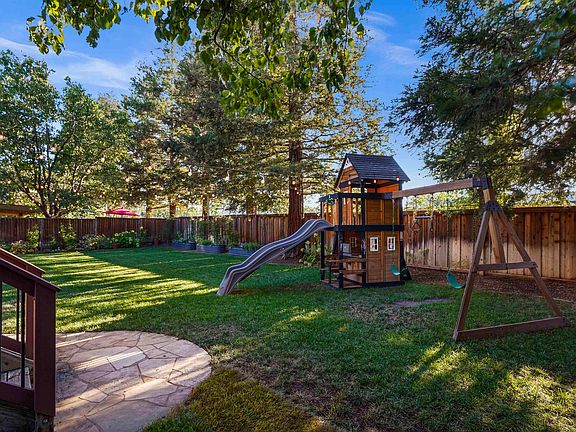 3rd image of 1049 Meadowgate Way