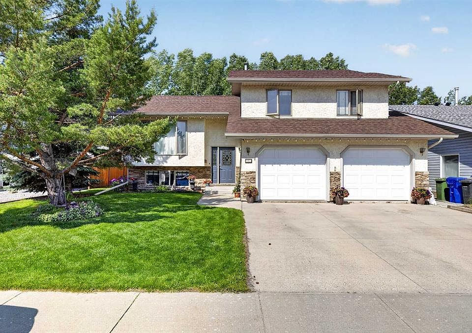 1st image of 151 E Balsam Cres