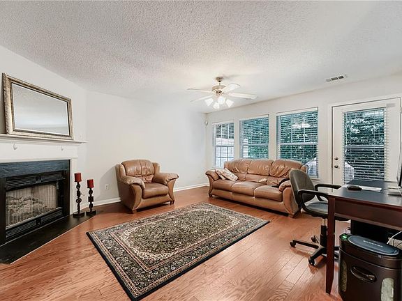 4th image of 6218 Queen Meadow Dr SE
