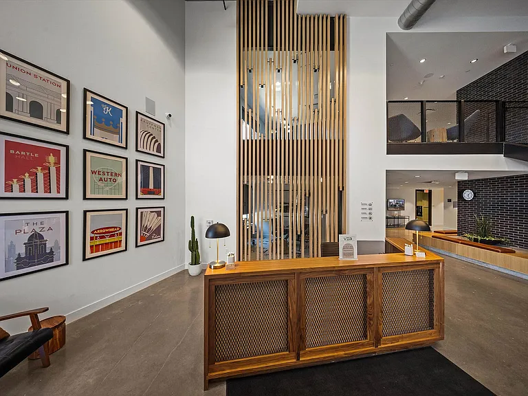 Leasing Desk