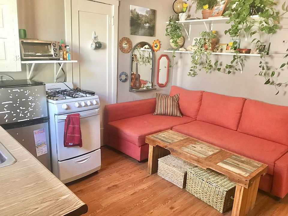 1st image of 725 E 5th St #3